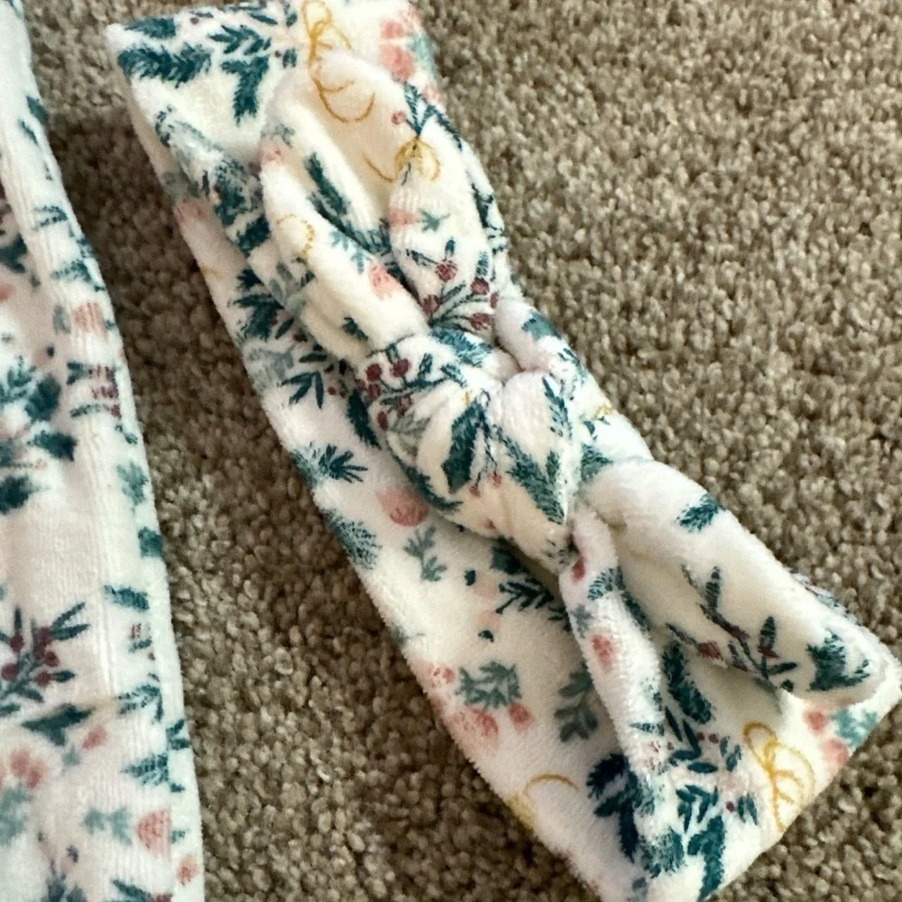 Saks Fifth Baby Girl Mistletoe Christmas Time Ultra Soft Zip Footies & Hairband